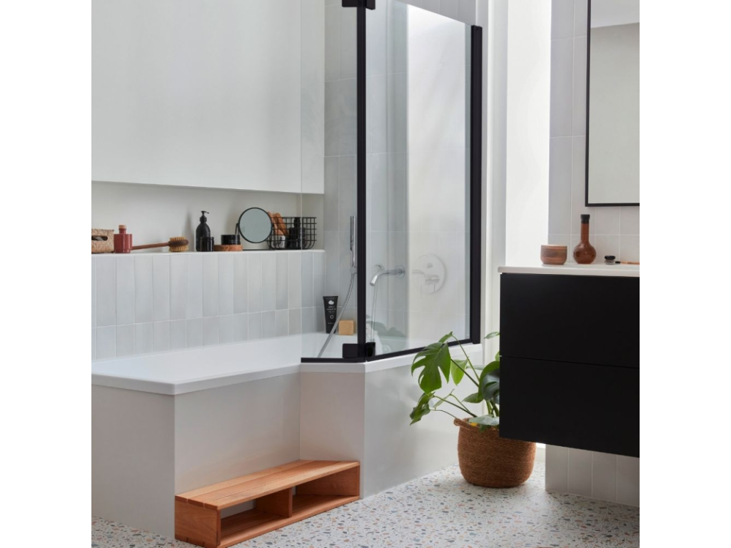 Homelumiere Neo matte white 180x90 non-slip bath/shower pack with right-hand apron and anti-slip backing.